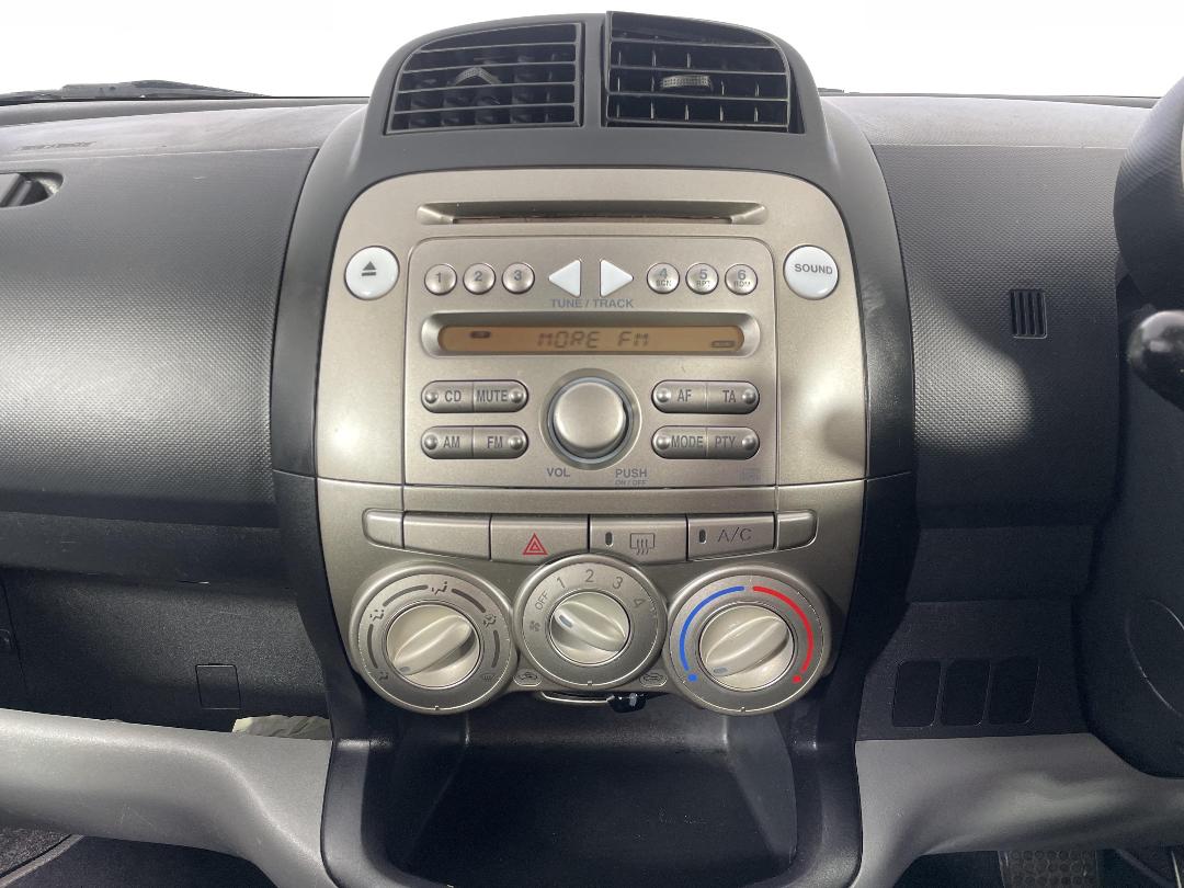 Photo '18' of Daihatsu Sirion Photo '18' of Daihatsu Sirion