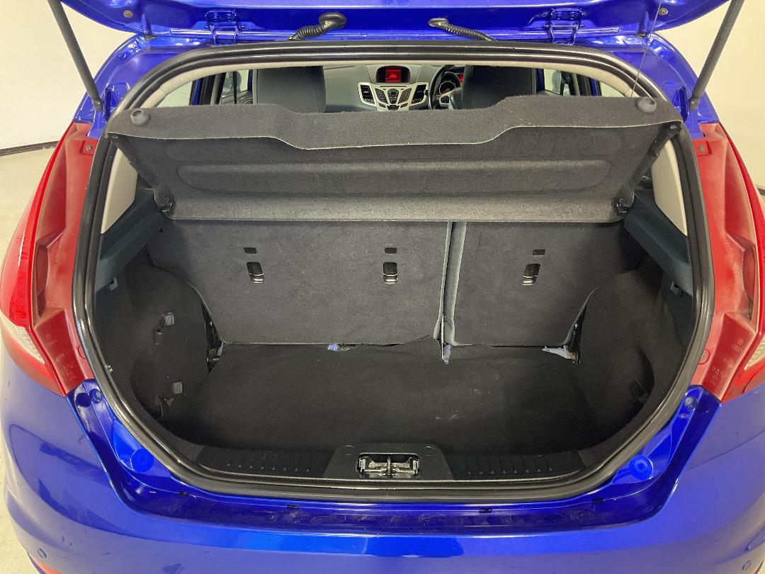 Photo '14' of Ford Fiesta