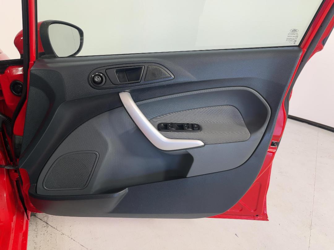 Photo '15' of Ford Fiesta