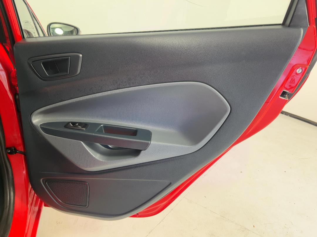 Photo '19' of Ford Fiesta