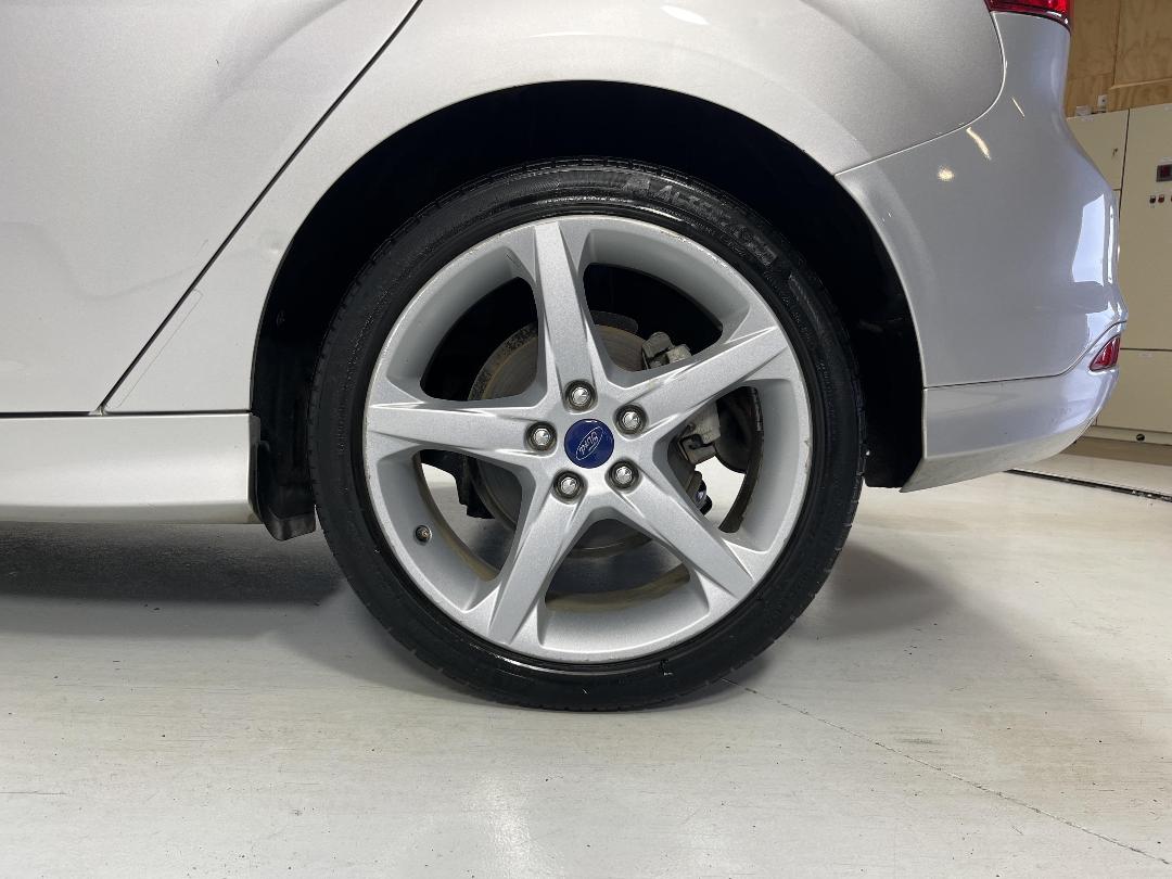 Photo '11' of Ford Focus