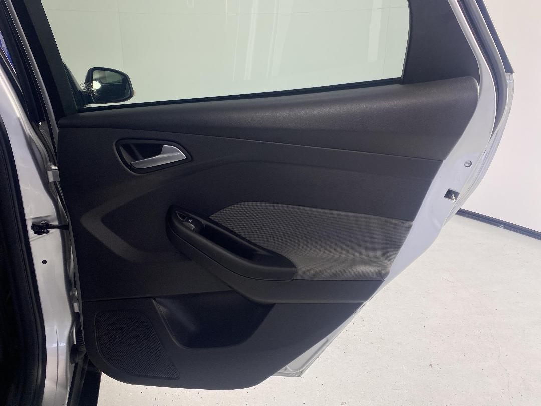 Photo '19' of Ford Focus Photo '19' of Ford Focus