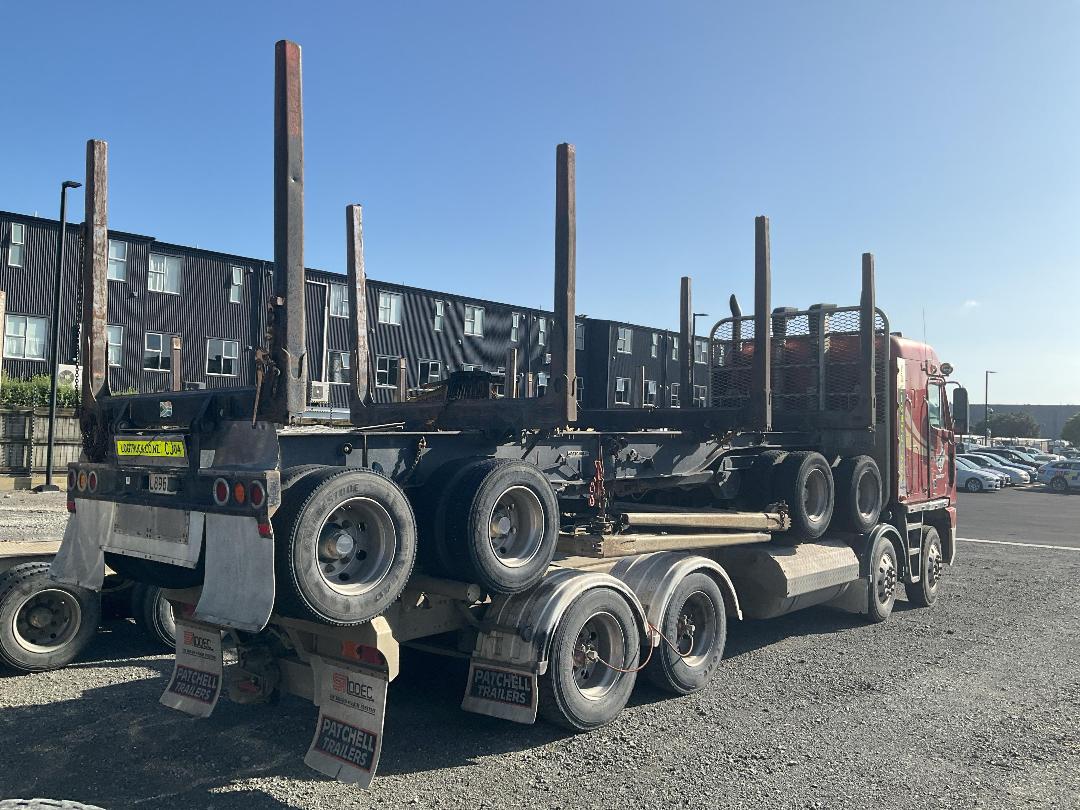 Photo '4' of Freightliner Argosy TSB Logger