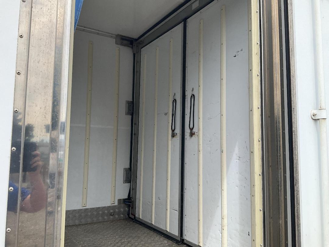 Photo '7' of Hino Dutro Chiller Photo '7' of Hino Dutro Chiller