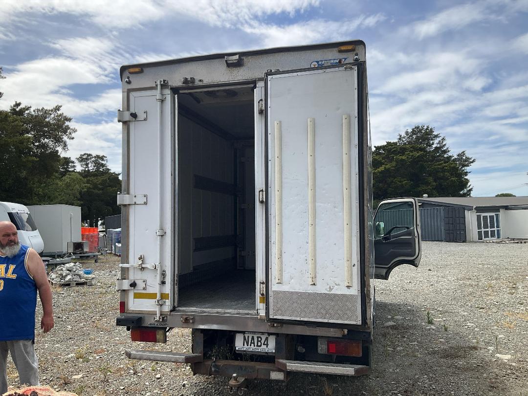 Photo '9' of Hino Dutro Chiller Photo '9' of Hino Dutro Chiller