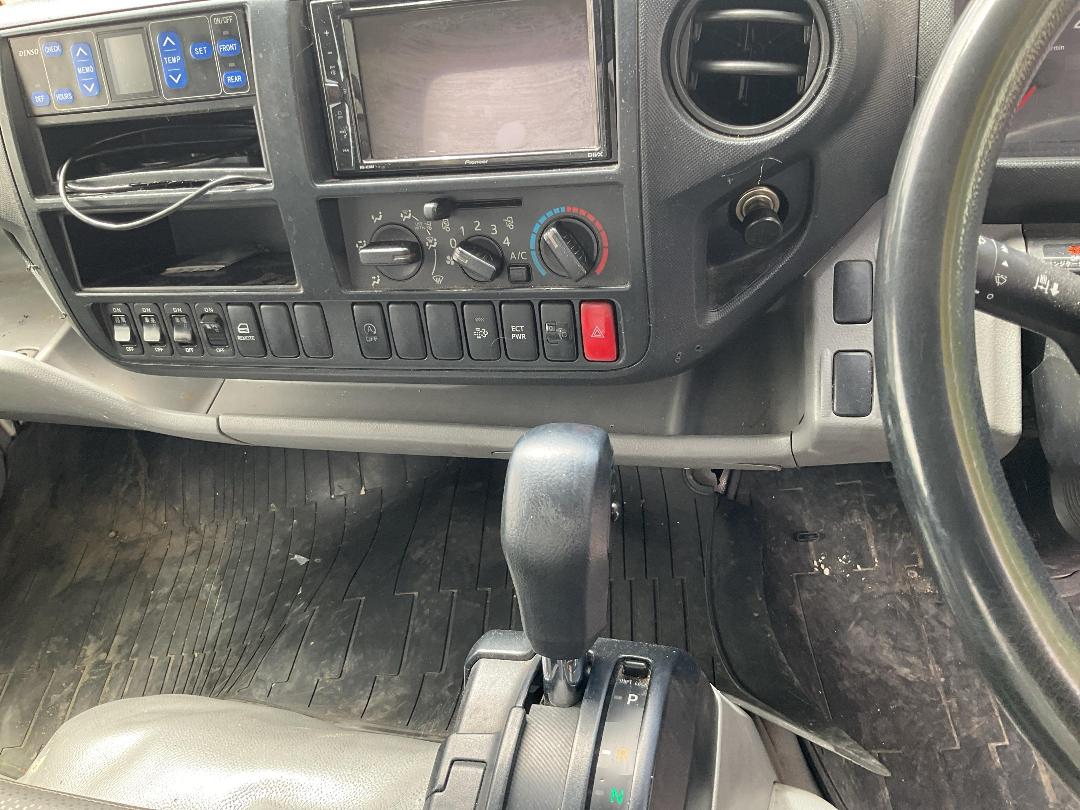 Photo '17' of Hino Dutro Chiller Photo '17' of Hino Dutro Chiller