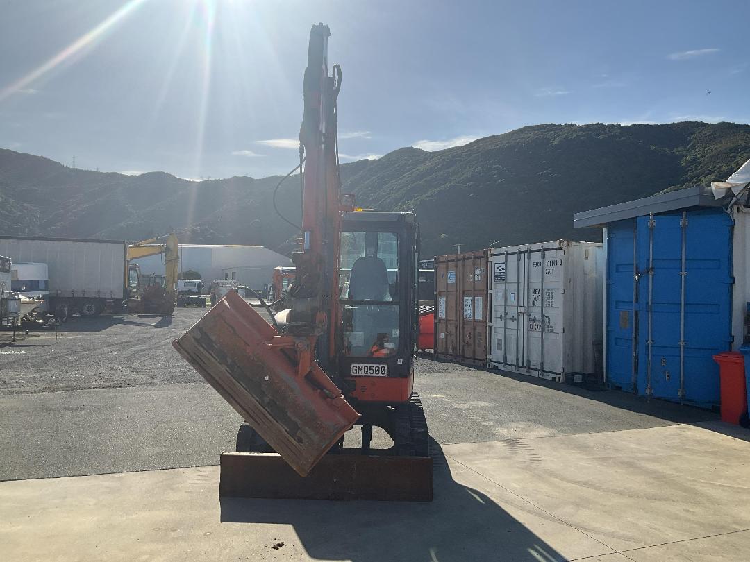 Photo '31' of HITACHI ZX35U-3F Excavator Photo '31' of HITACHI ZX35U-3F Excavator