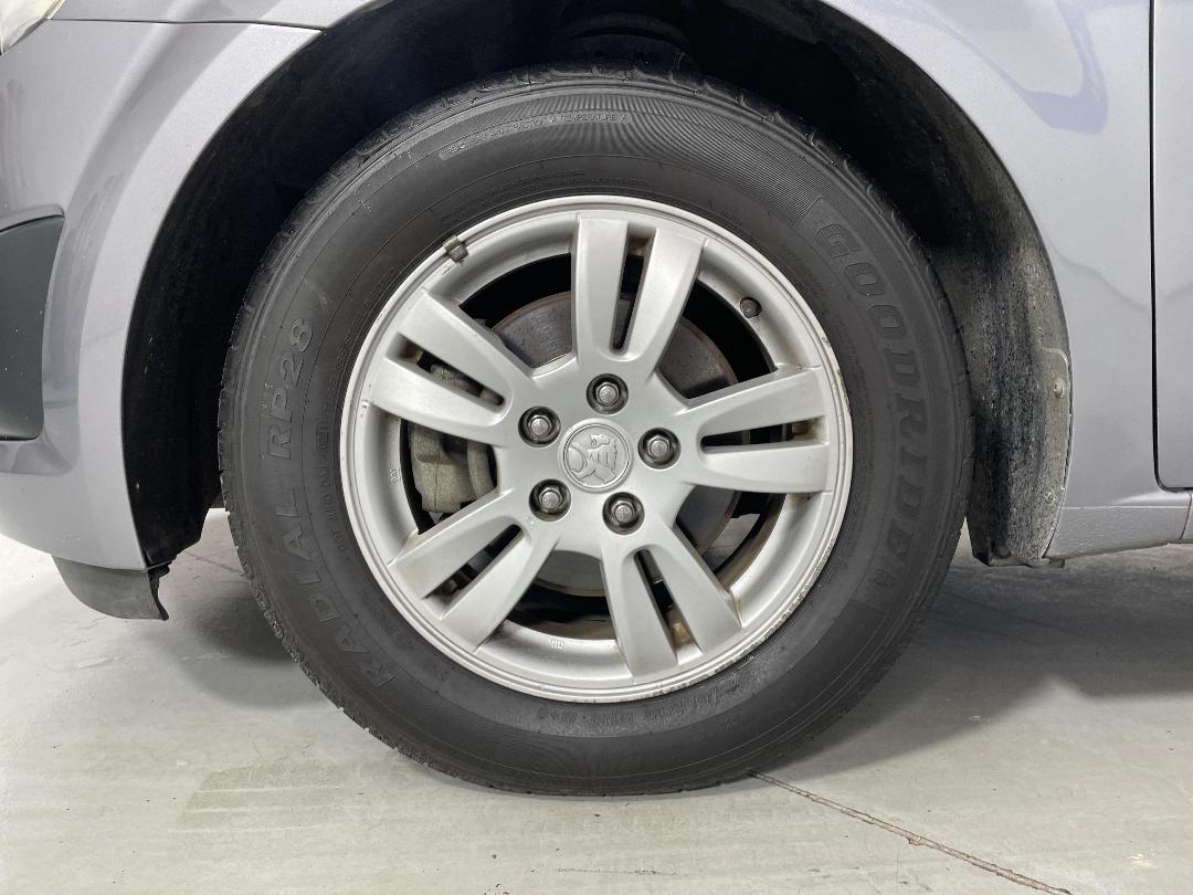 Photo '10' of Holden Barina