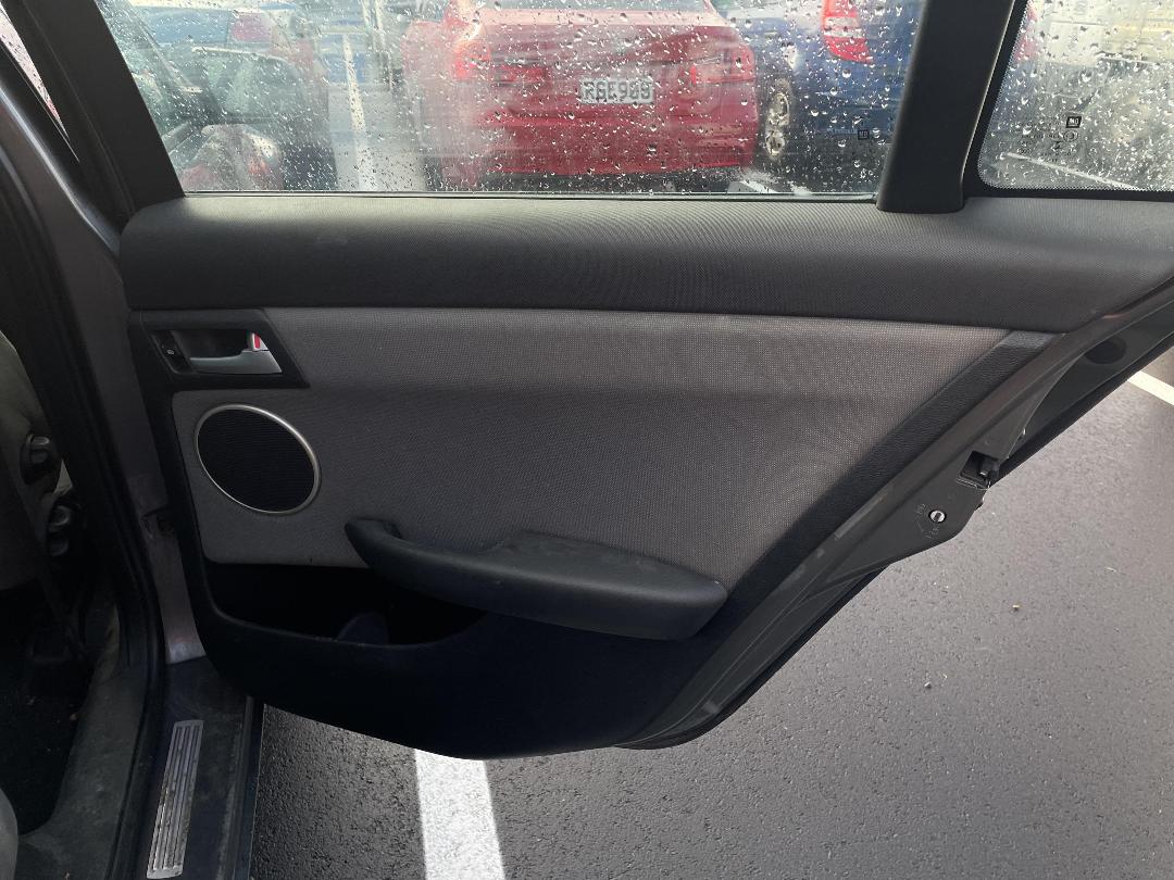 Photo '17' of Holden Commodore Omega Photo '17' of Holden Commodore Omega