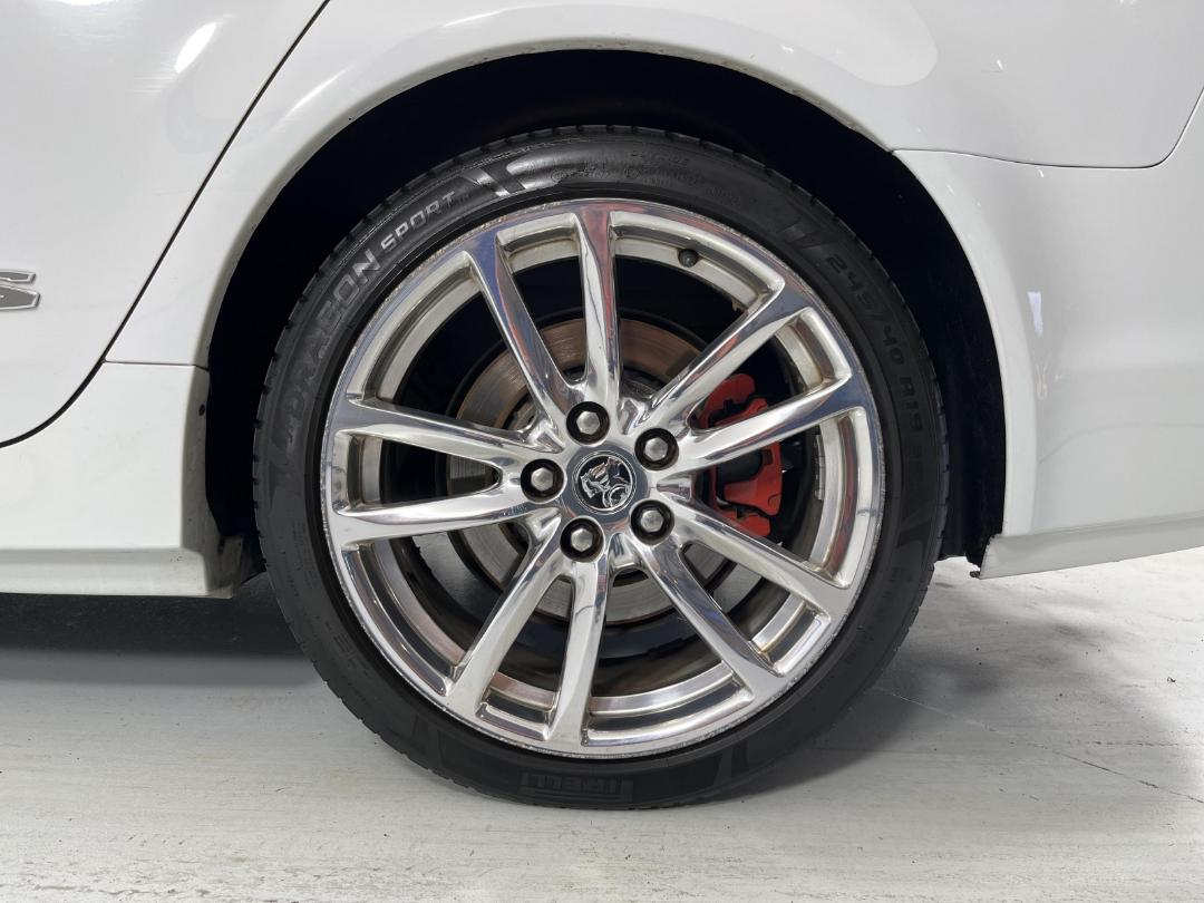 Photo '11' of Holden Commodore Photo '11' of Holden Commodore