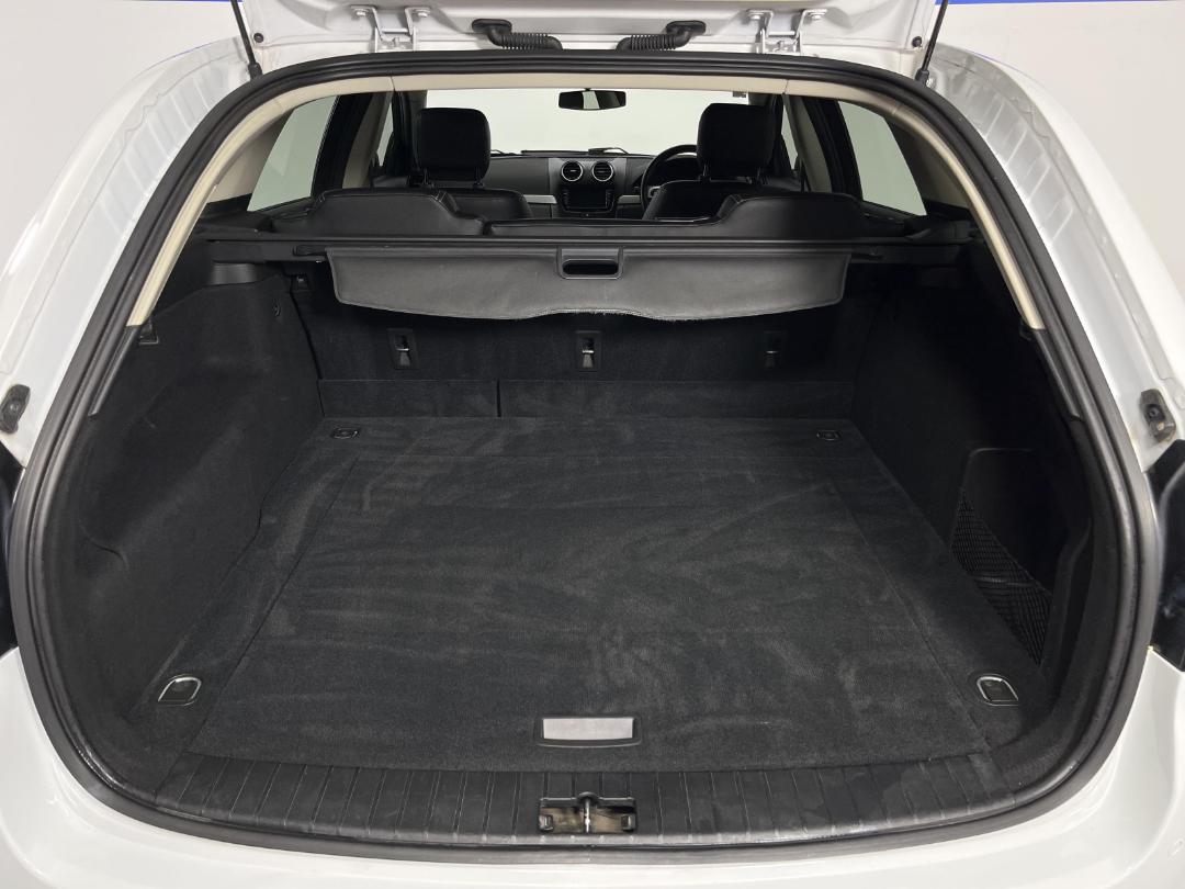 Photo '14' of Holden Commodore Photo '14' of Holden Commodore