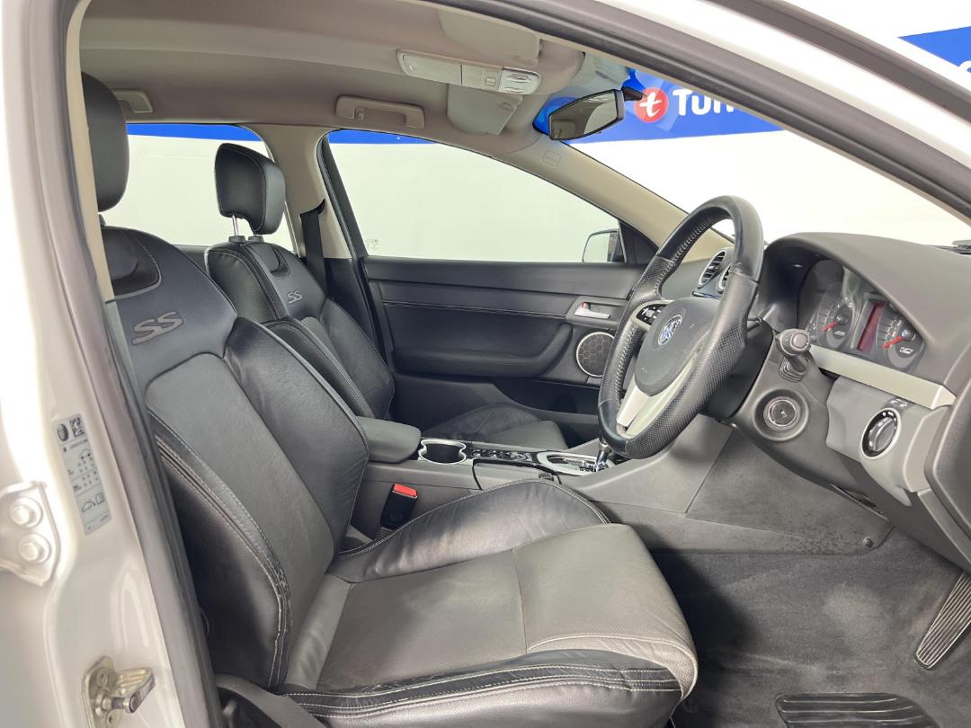 Photo '16' of Holden Commodore Photo '16' of Holden Commodore