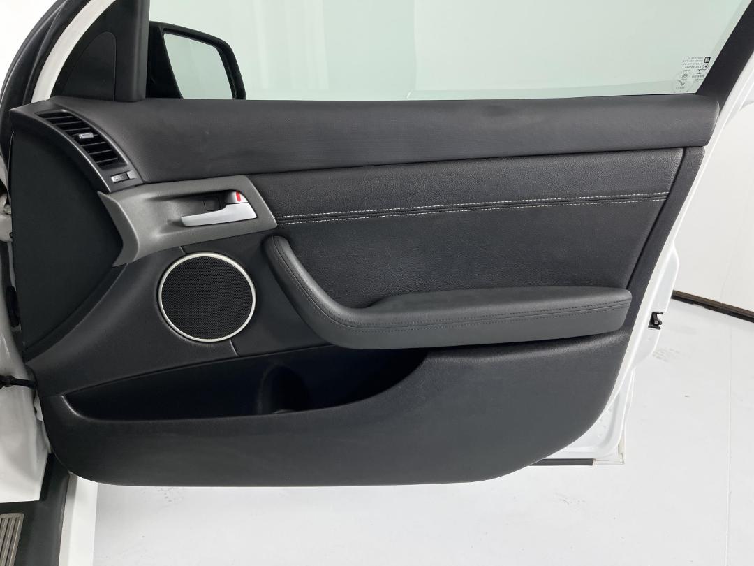 Photo '15' of Holden Commodore Photo '15' of Holden Commodore