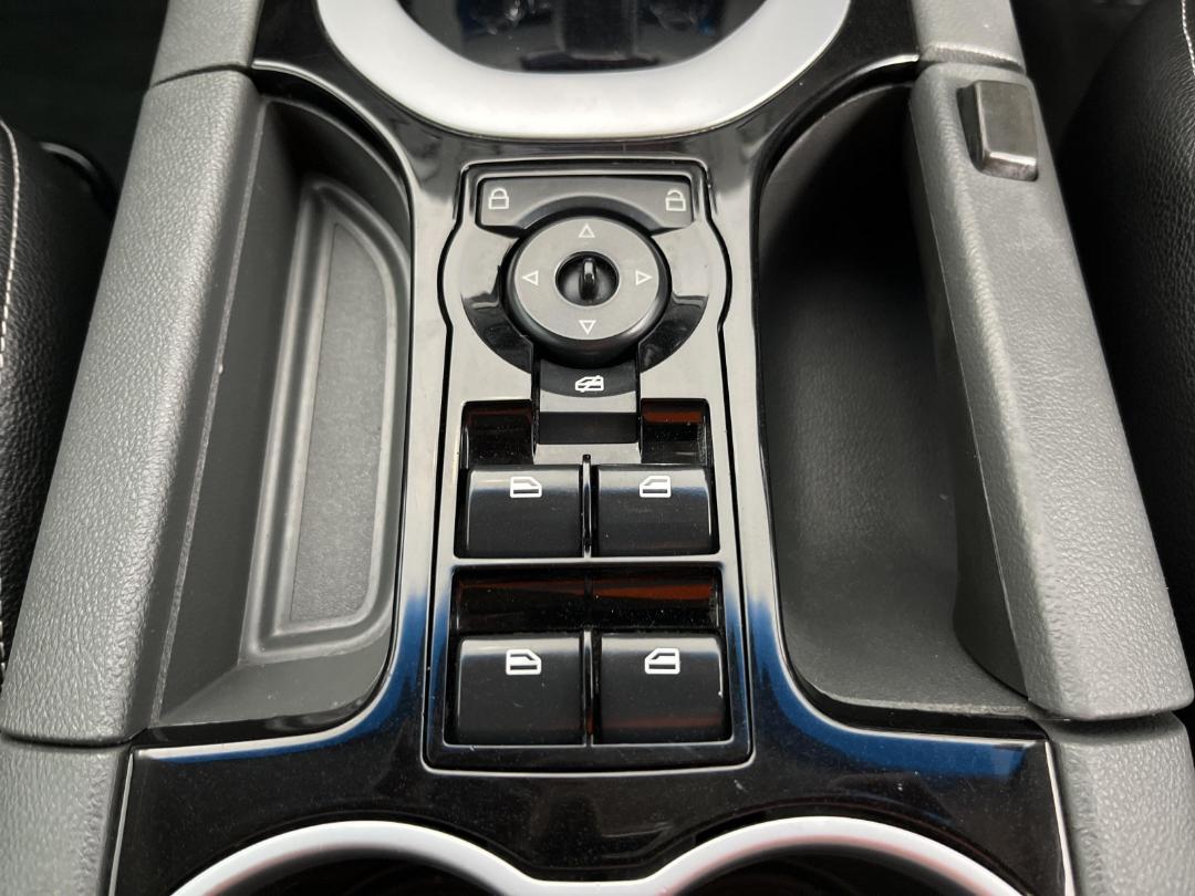 Photo '30' of Holden Commodore Photo '30' of Holden Commodore