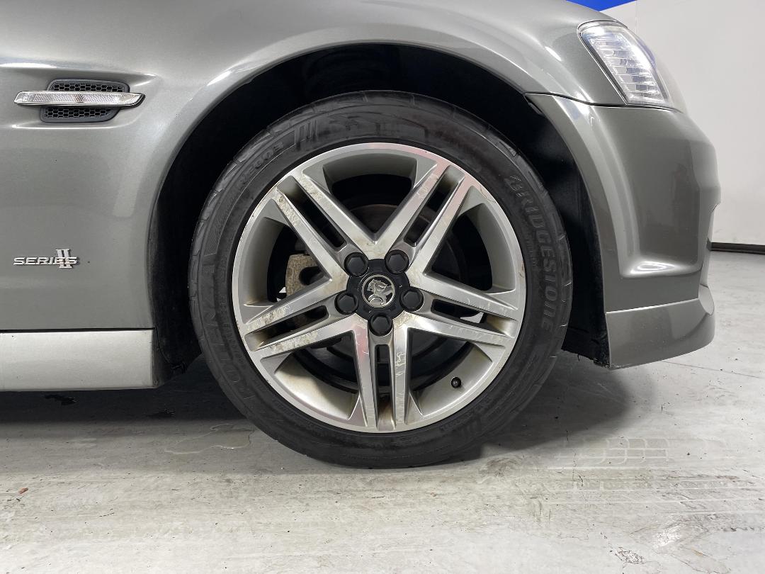 Photo '9' of Holden Commodore Photo '9' of Holden Commodore