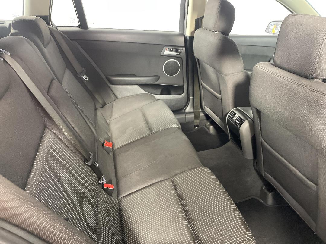 Photo '20' of Holden Commodore Photo '20' of Holden Commodore