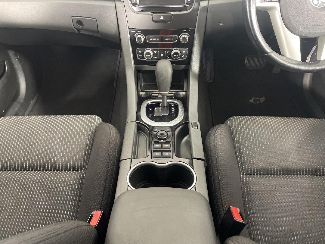 Photo '18' of Holden Commodore Photo '18' of Holden Commodore