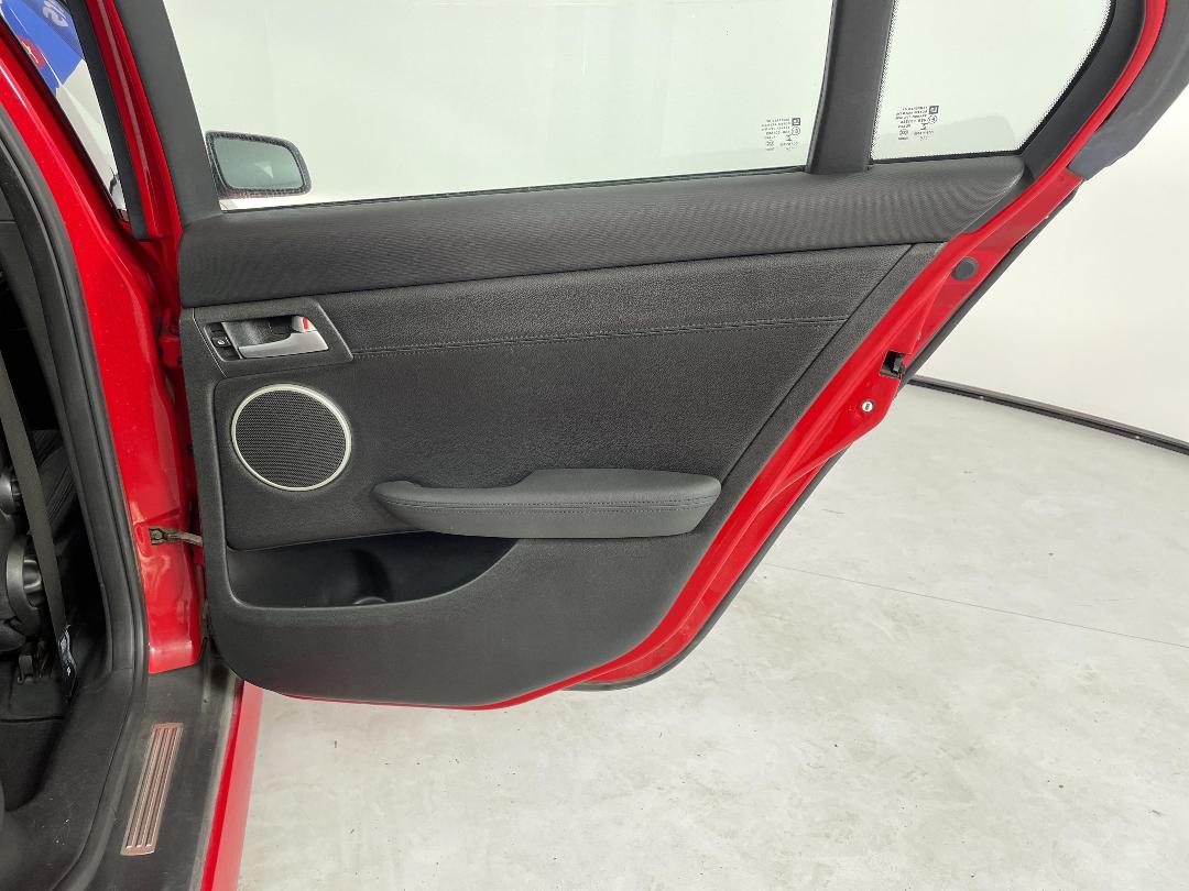 Photo '19' of Holden Commodore Photo '19' of Holden Commodore