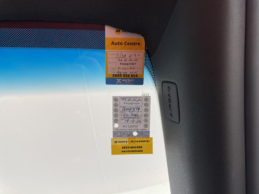 Photo '25' of Holden Commodore Photo '25' of Holden Commodore