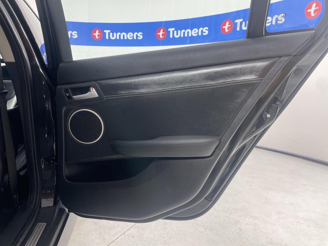 Photo '19' of Holden Commodore Photo '19' of Holden Commodore