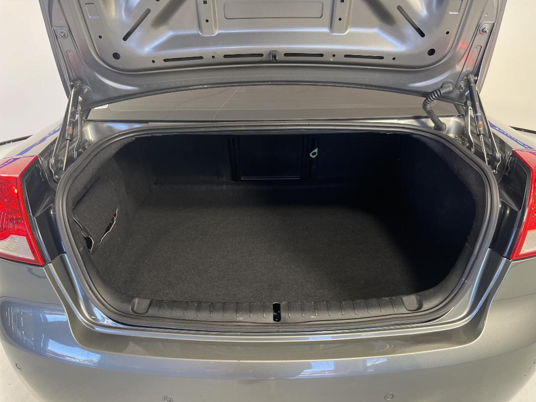 Photo '14' of Holden Commodore