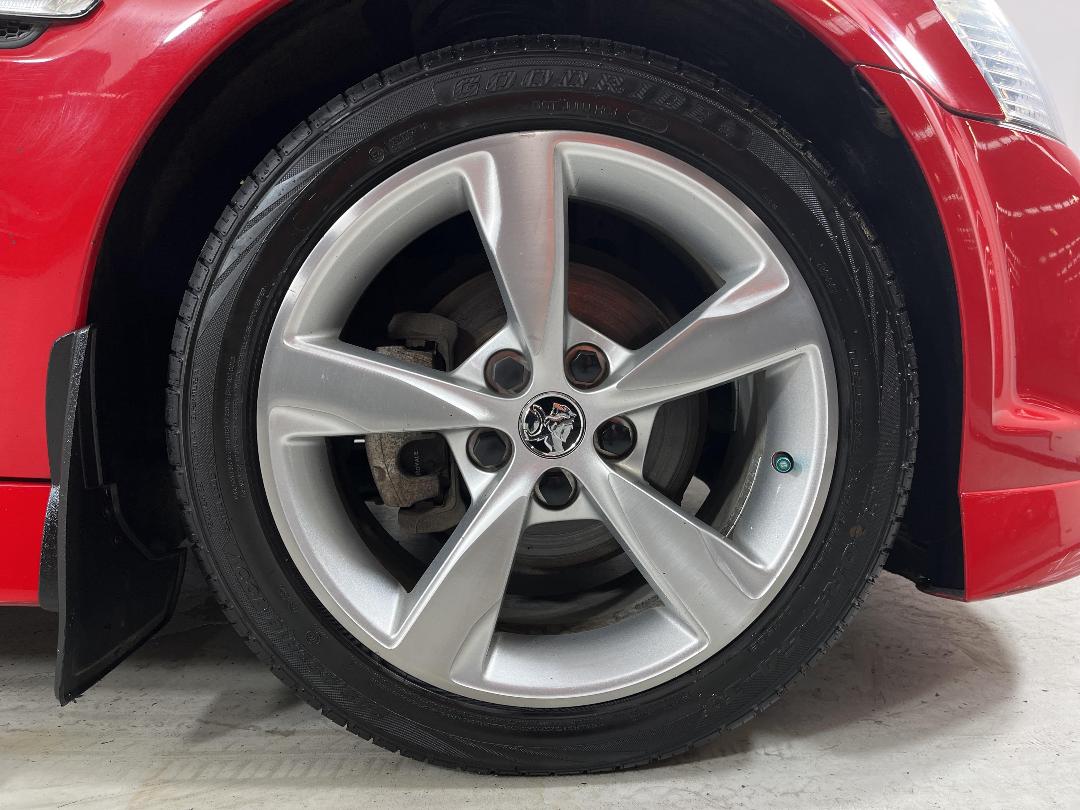 Photo '9' of Holden Commodore Photo '9' of Holden Commodore