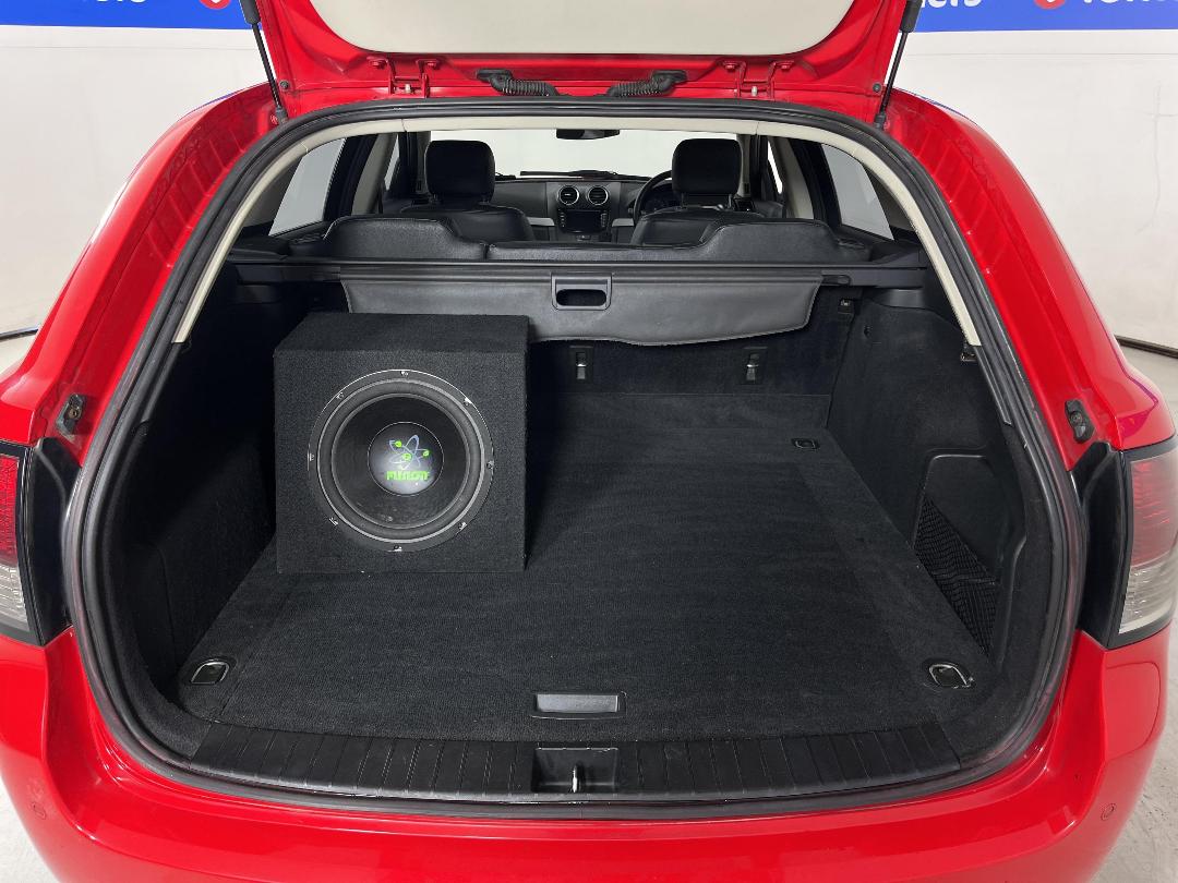 Photo '14' of Holden Commodore Photo '14' of Holden Commodore