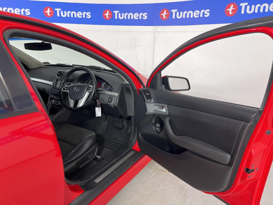 Photo '15' of Holden Commodore Photo '15' of Holden Commodore