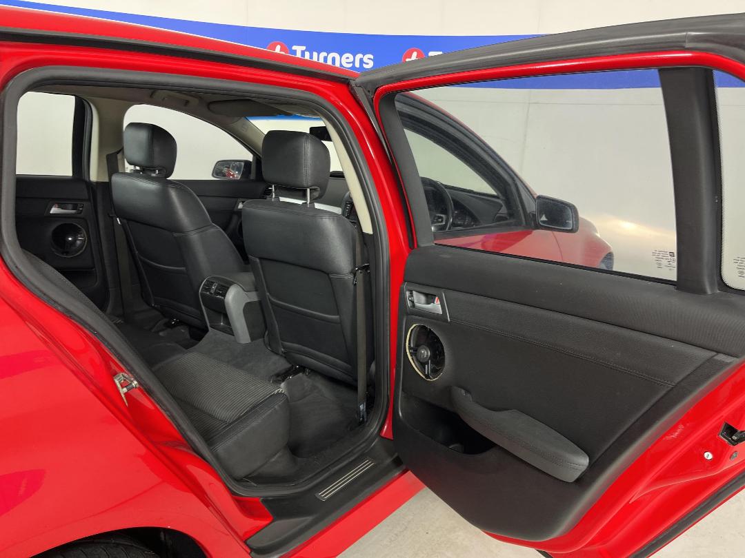 Photo '19' of Holden Commodore Photo '19' of Holden Commodore