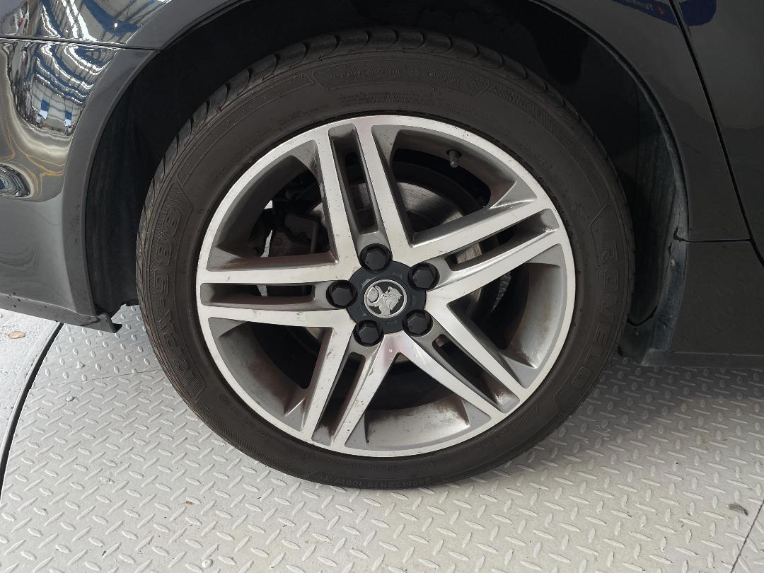 Photo '12' of Holden Commodore