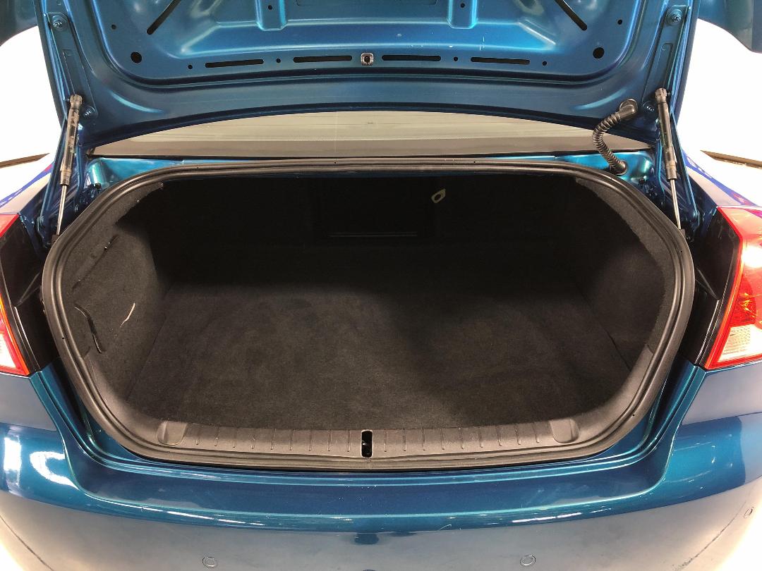 Photo '14' of Holden Commodore Photo '14' of Holden Commodore