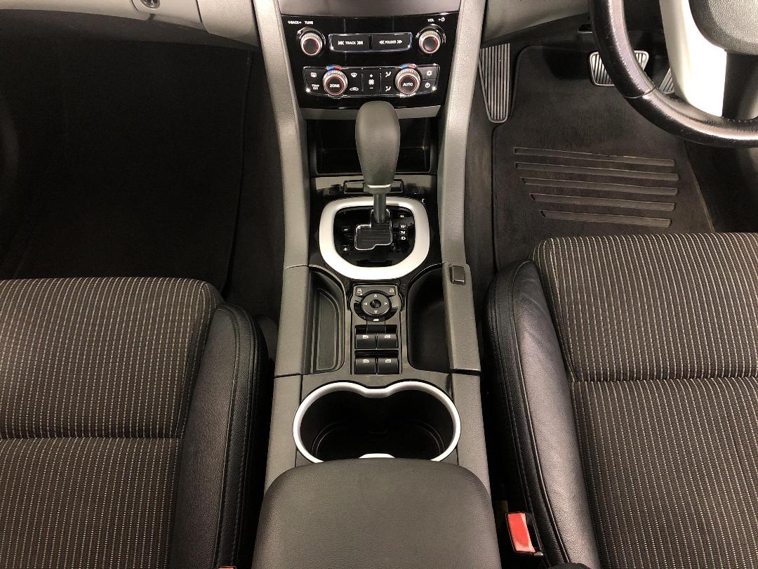 Photo '18' of Holden Commodore Photo '18' of Holden Commodore