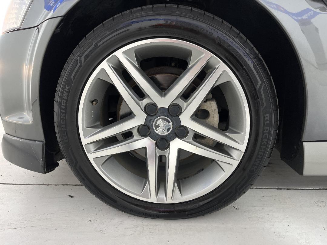 Photo '10' of Holden Commodore Photo '10' of Holden Commodore