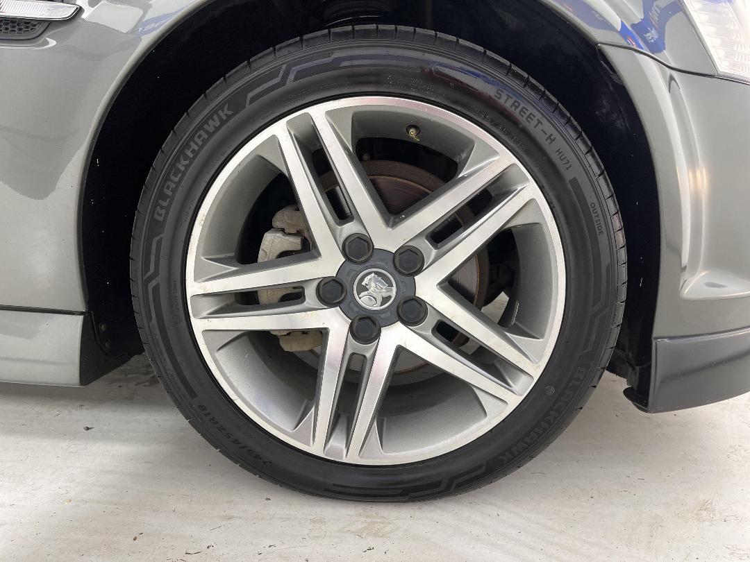 Photo '9' of Holden Commodore Photo '9' of Holden Commodore