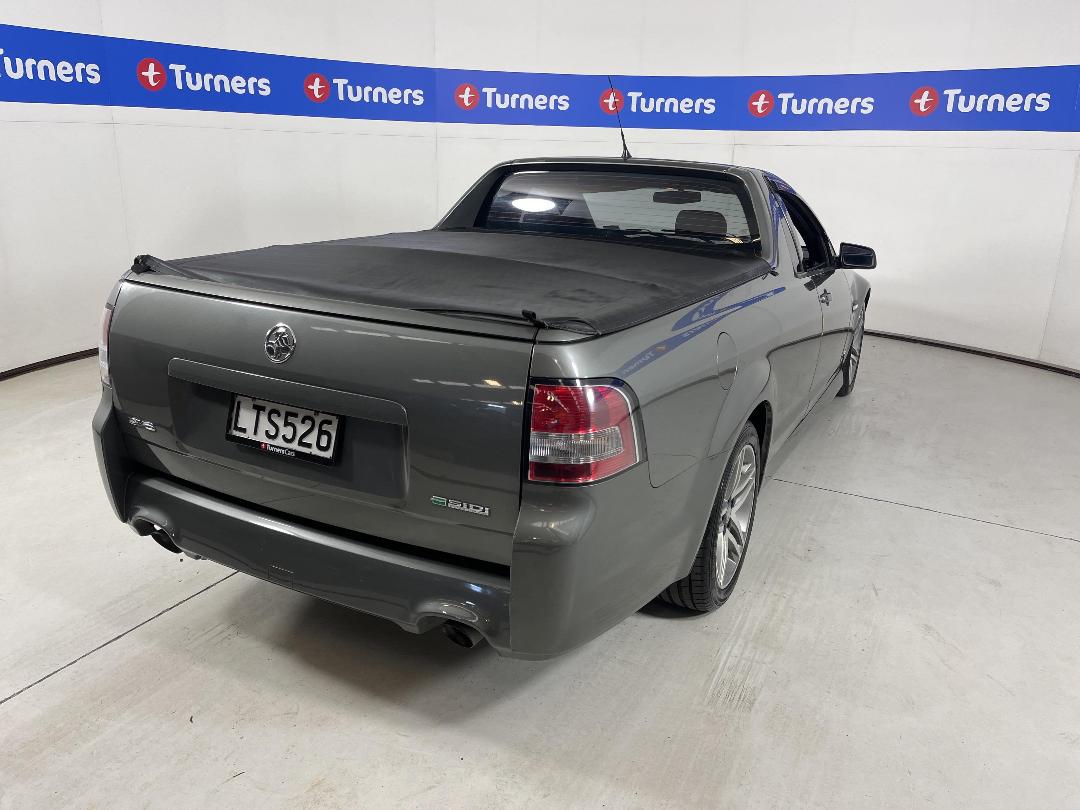 Photo '7' of Holden Commodore Photo '7' of Holden Commodore