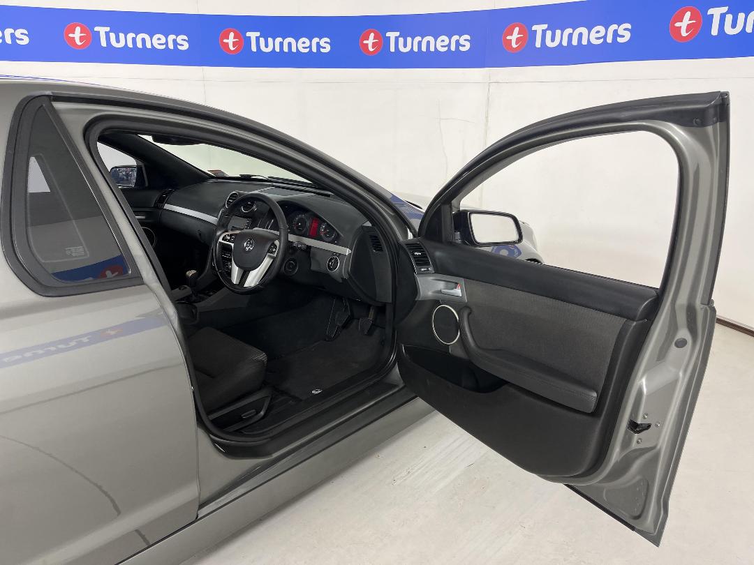 Photo '15' of Holden Commodore Photo '15' of Holden Commodore