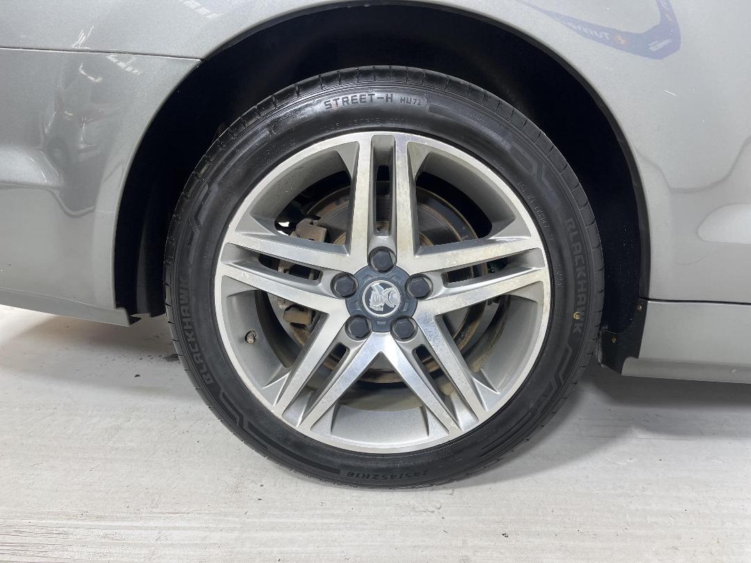 Photo '12' of Holden Commodore Photo '12' of Holden Commodore