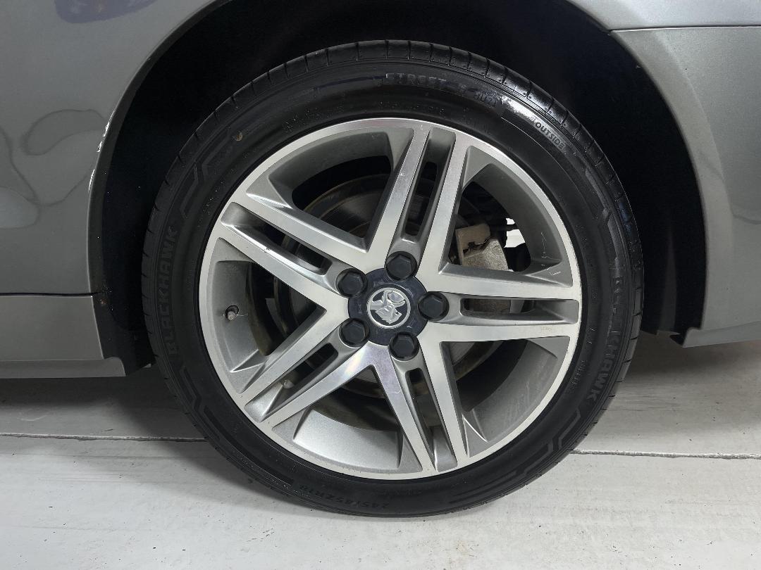 Photo '11' of Holden Commodore Photo '11' of Holden Commodore