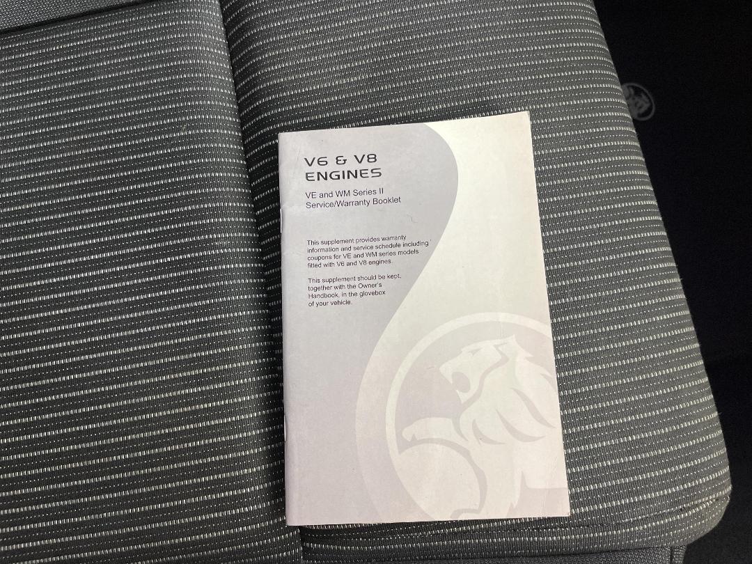 Photo '24' of Holden Commodore Photo '24' of Holden Commodore