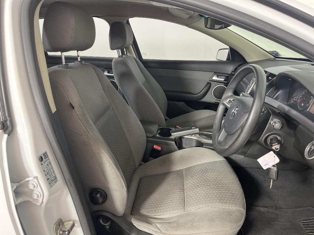 Photo '16' of Holden Commodore Photo '16' of Holden Commodore