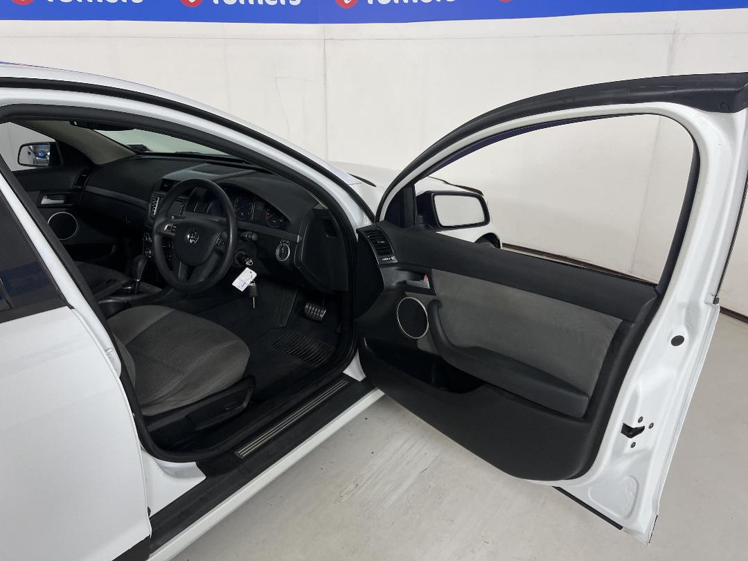 Photo '15' of Holden Commodore Photo '15' of Holden Commodore