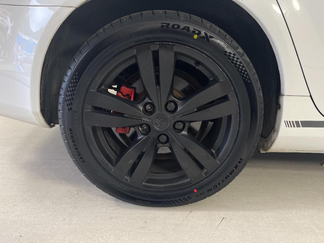 Photo '12' of Holden Commodore