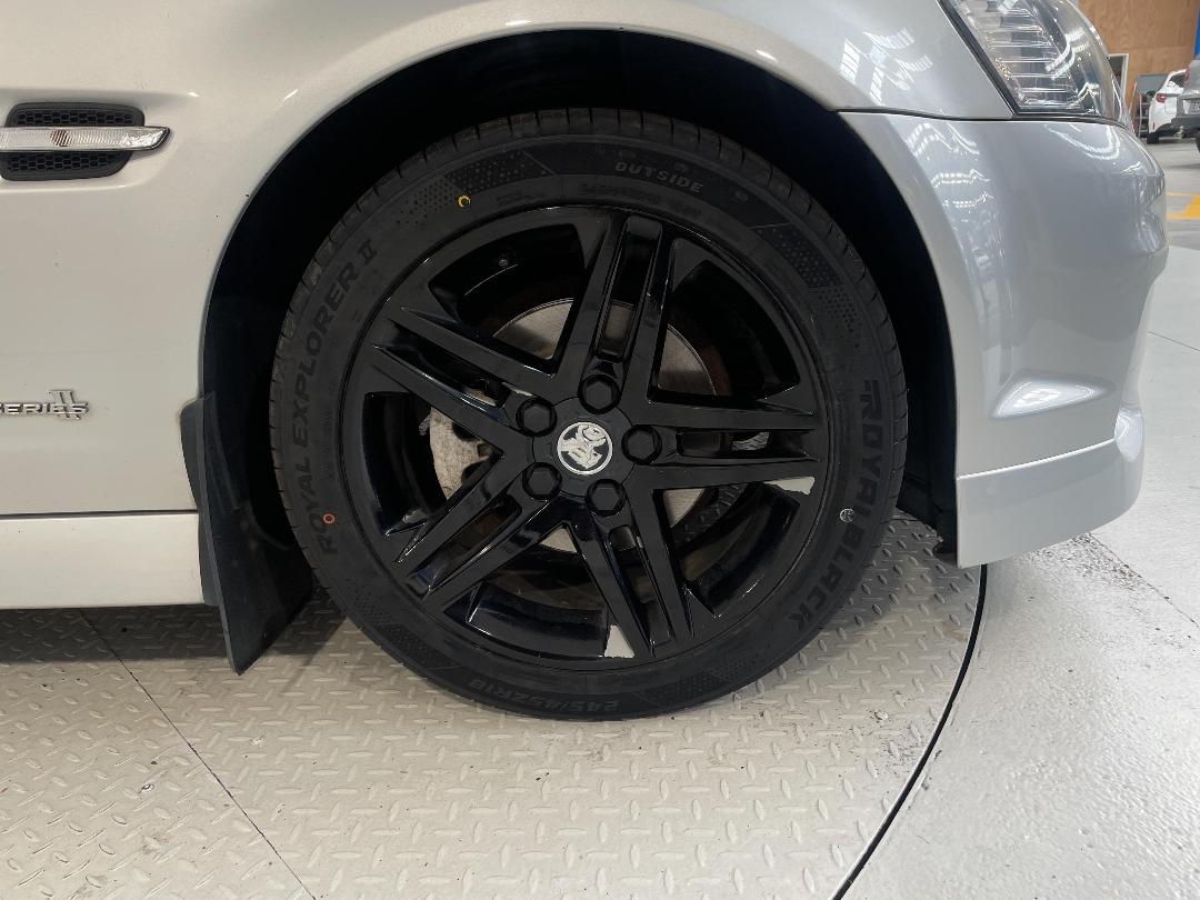 Photo '9' of Holden Commodore Photo '9' of Holden Commodore