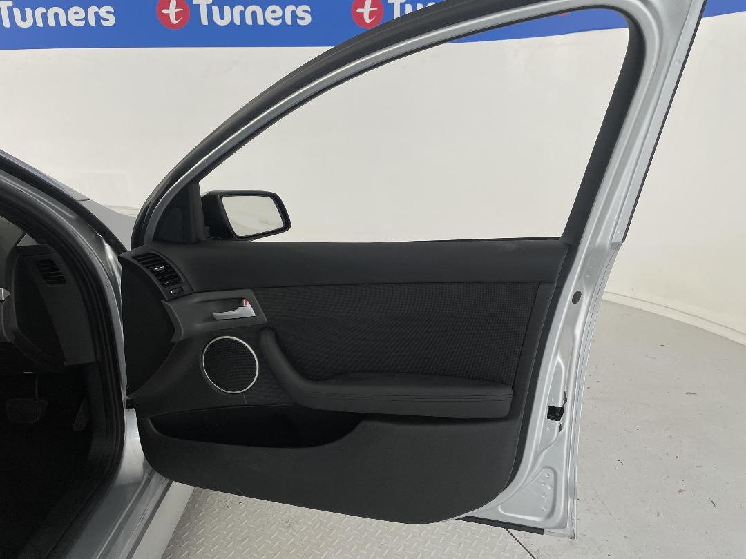 Photo '15' of Holden Commodore Photo '15' of Holden Commodore