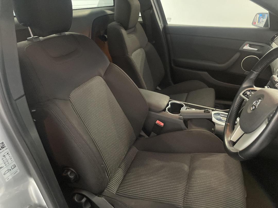 Photo '16' of Holden Commodore Photo '16' of Holden Commodore