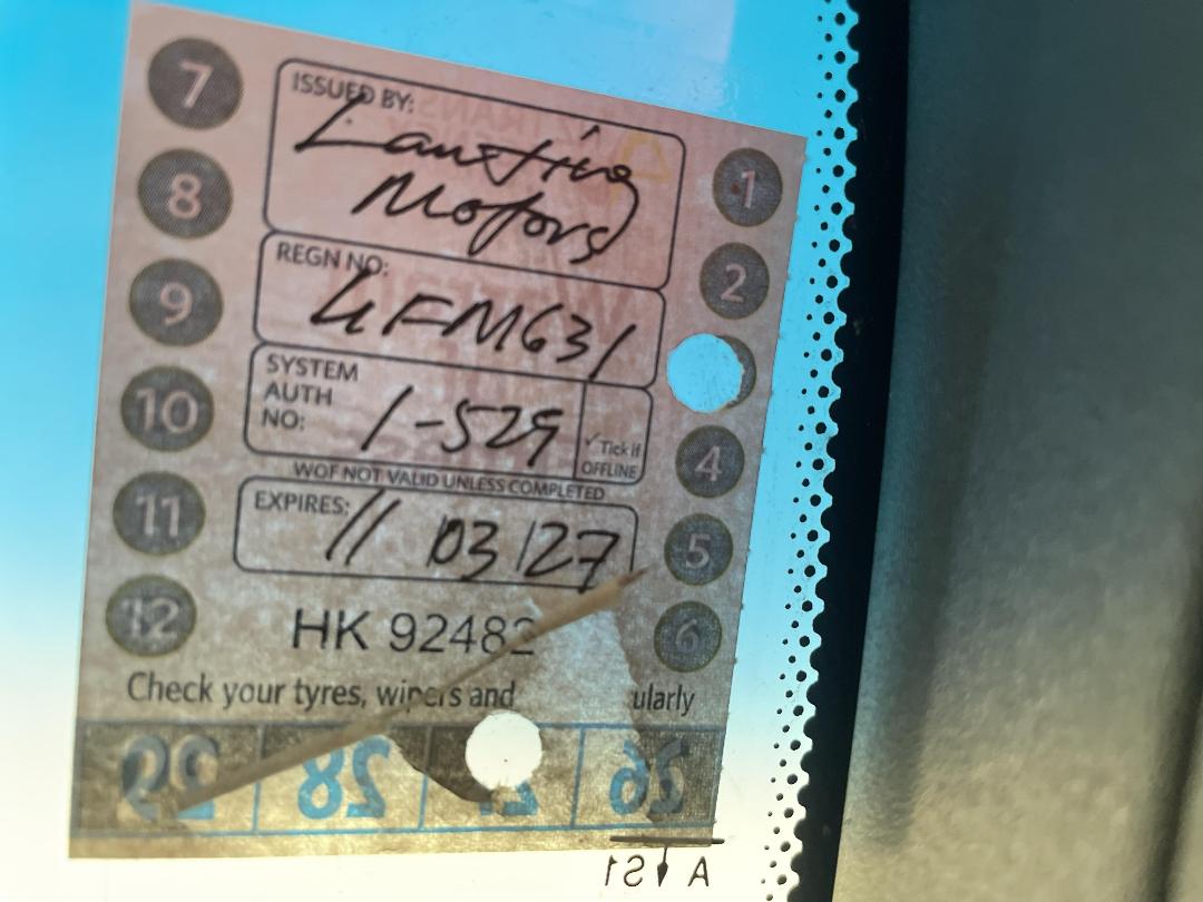 Photo '21' of Holden Commodore Photo '21' of Holden Commodore