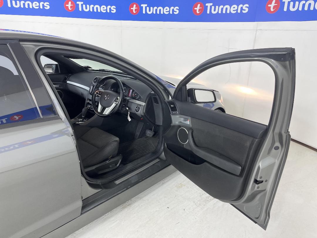 Photo '15' of Holden Commodore Photo '15' of Holden Commodore