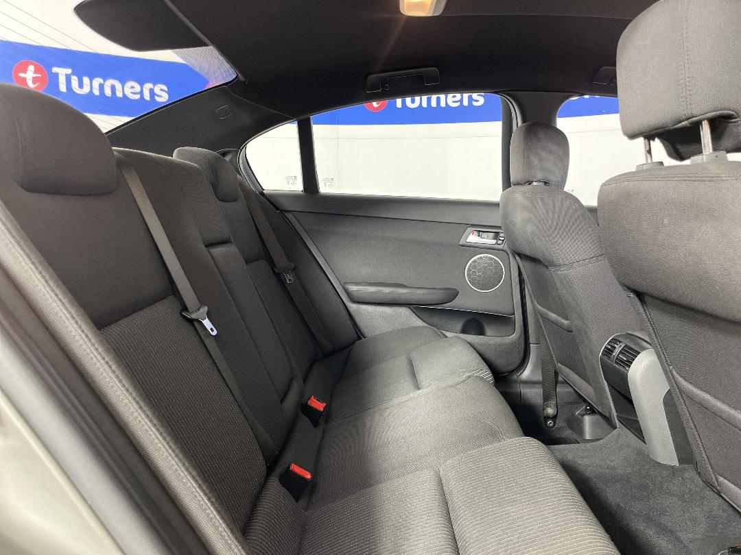 Photo '20' of Holden Commodore Photo '20' of Holden Commodore