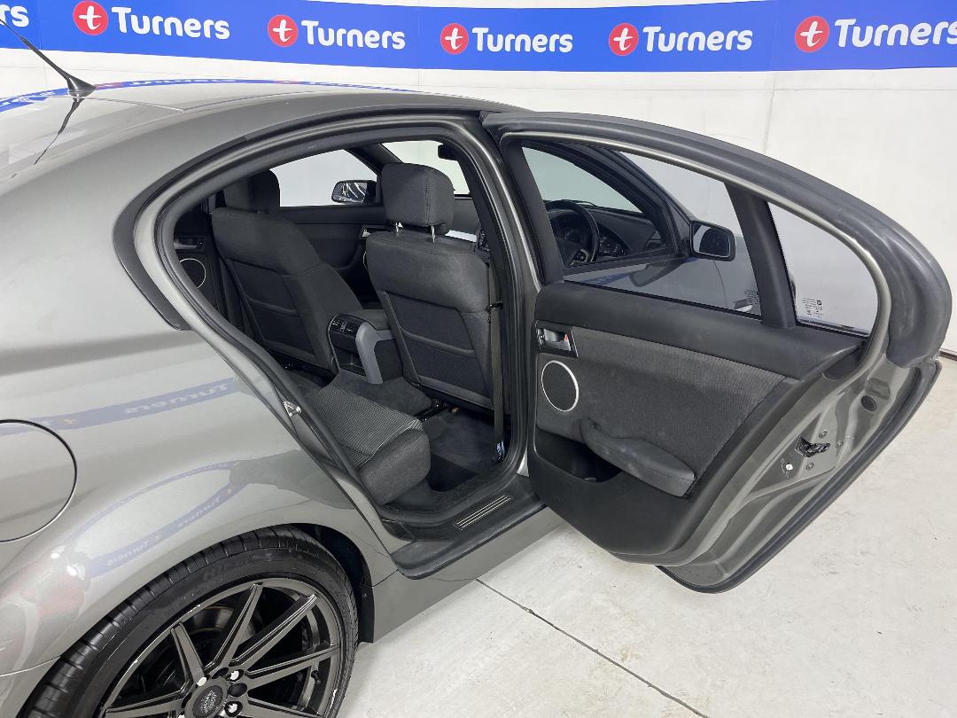 Photo '19' of Holden Commodore Photo '19' of Holden Commodore