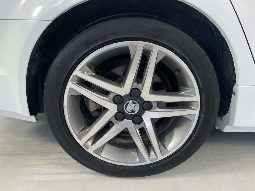 Photo '12' of Holden Commodore